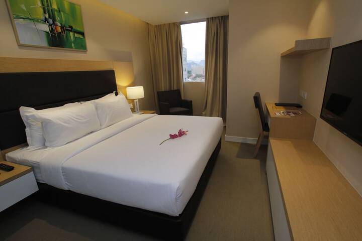 Room 11 of 32