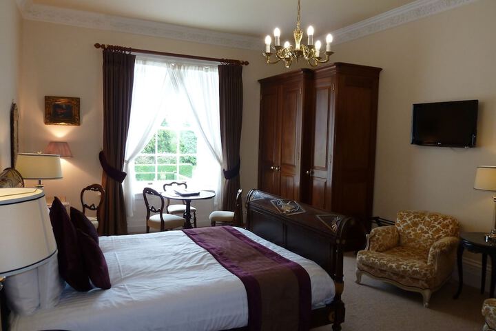 Room 11 of 105