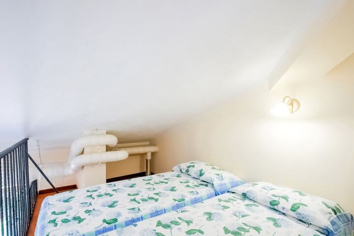 Room 5 of 181