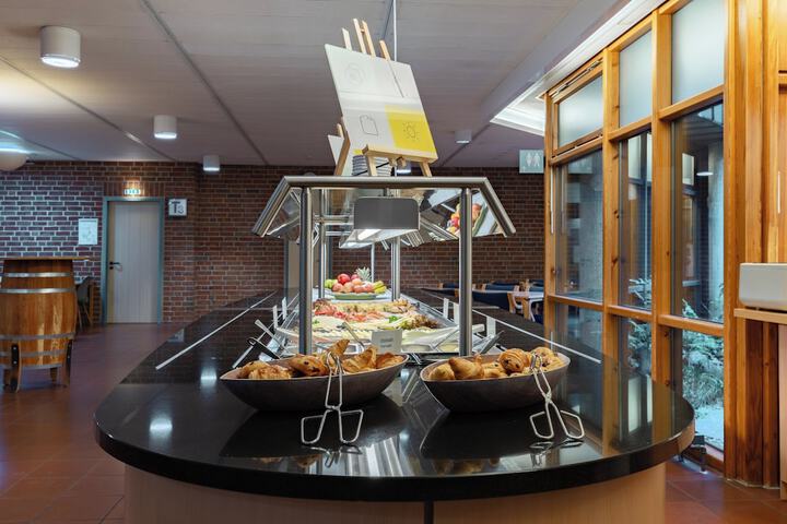 Breakfast/Coffee Service 106 of 134