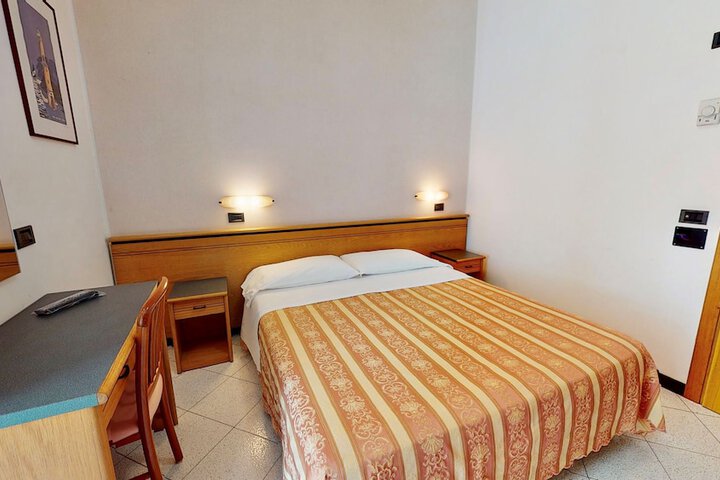 Room 15 of 42