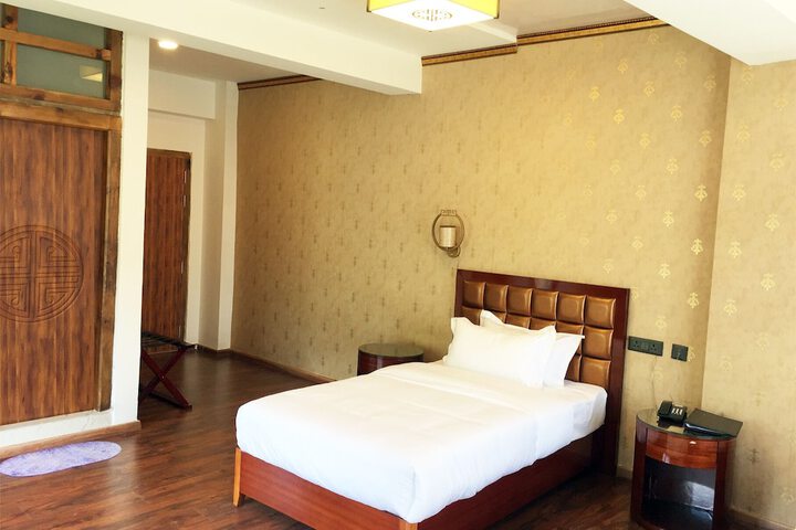 Room 12 of 25