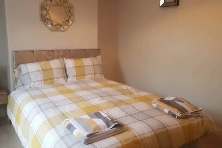 Room 2 of 8