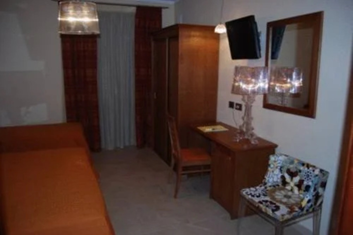 Room 5 of 23