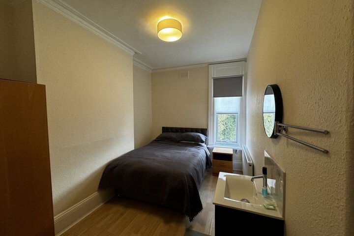 Room 16 of 31