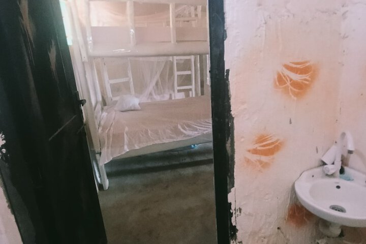 Room 8 of 28
