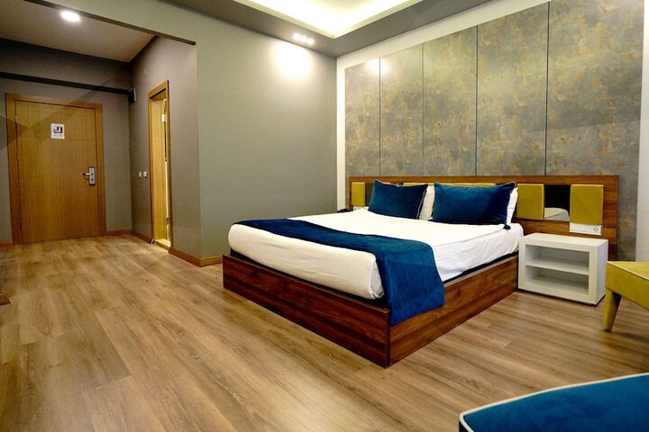 Room 14 of 64