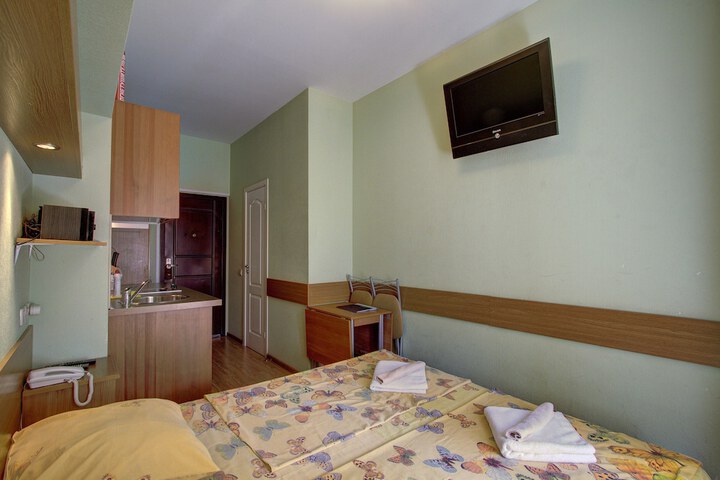 Room 8 of 27