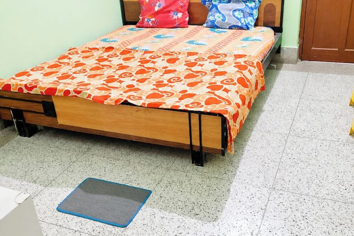 Room 7 of 16
