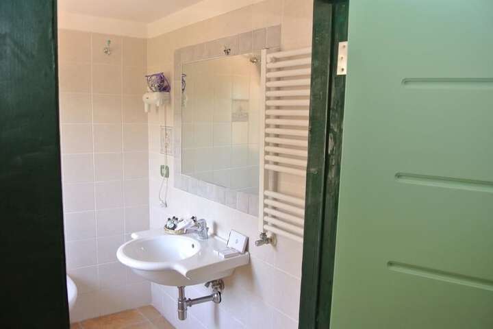 Room 27 of 45