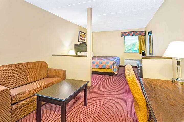 2 Queen Beds (4 of 6)