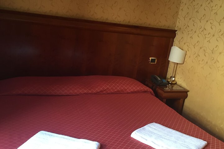 Room 11 of 48