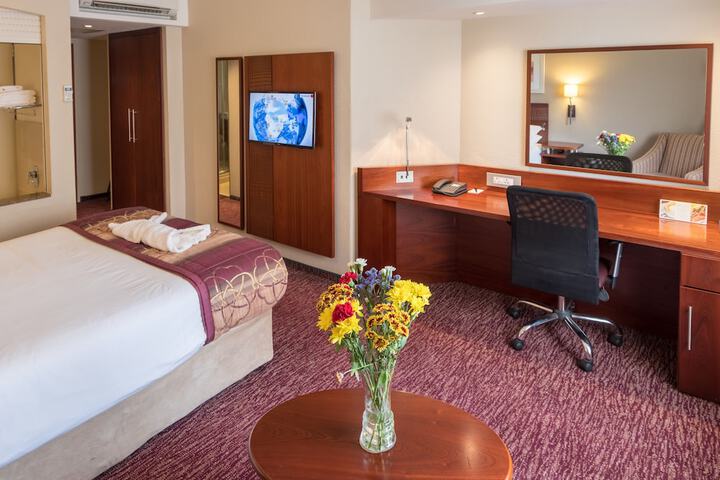 Room 6 of 35
