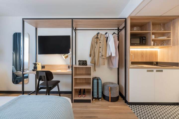 Room 17 of 43