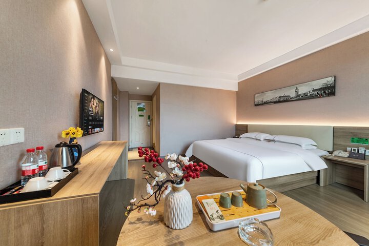 Room 7 of 10