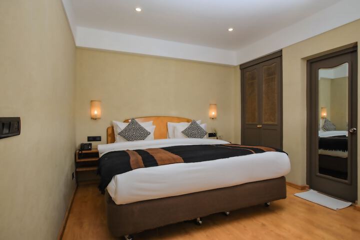 Room 8 of 28
