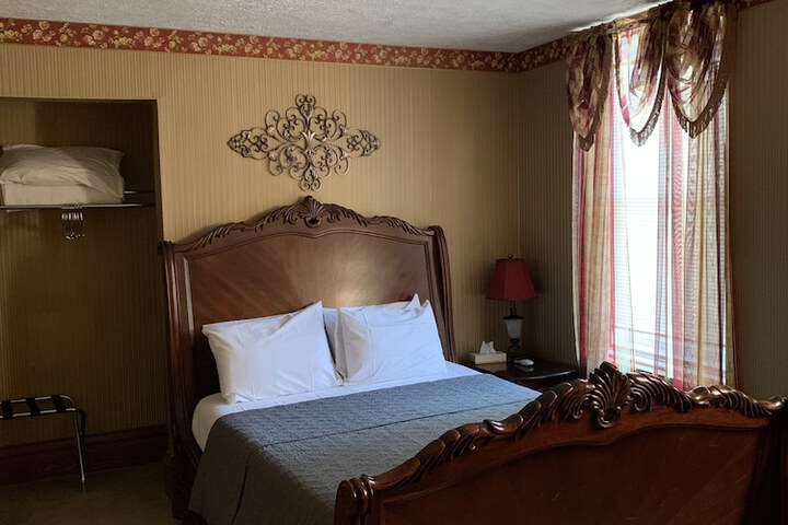 Room 8 of 37