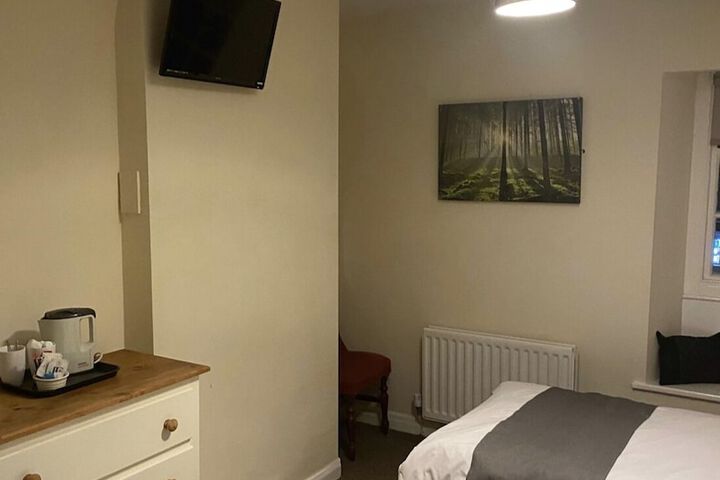 Room 5 of 11