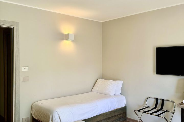 Room 26 of 68