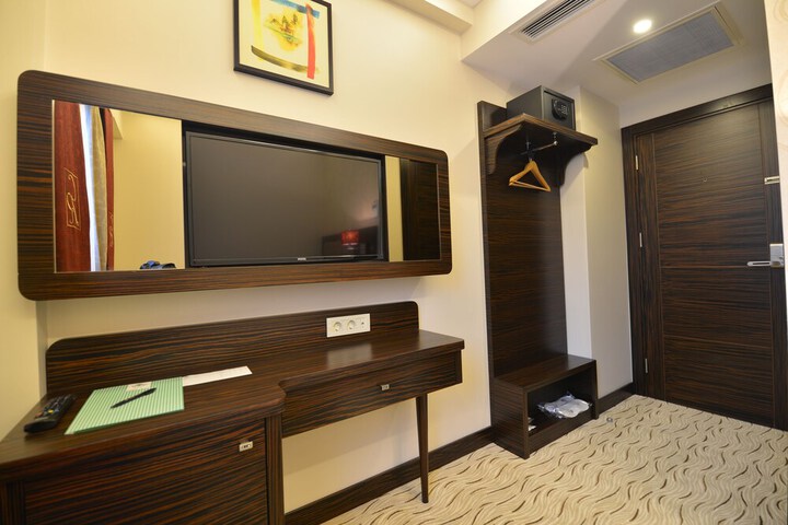 Room 16 of 94