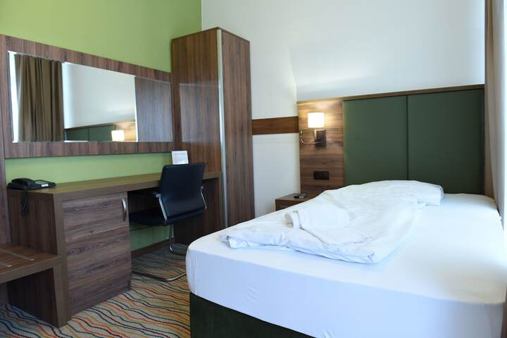 Room 6 of 19