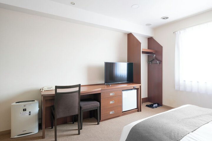 Room 8 of 74