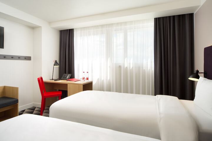 Room 7 of 48