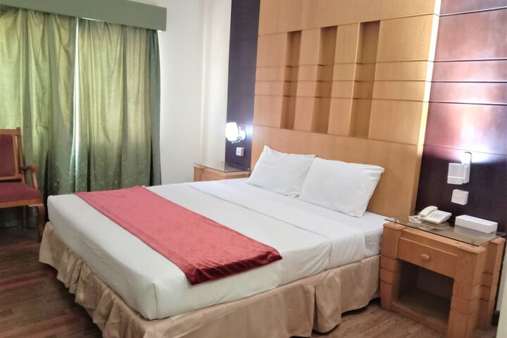 Room 5 of 67