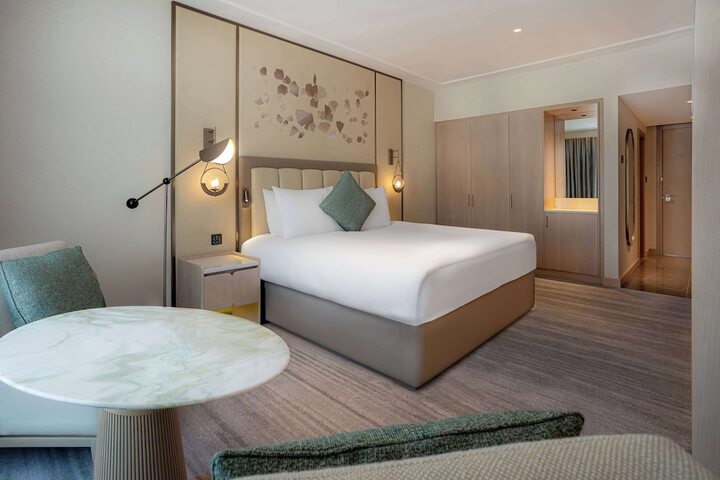 Room 28 of 236