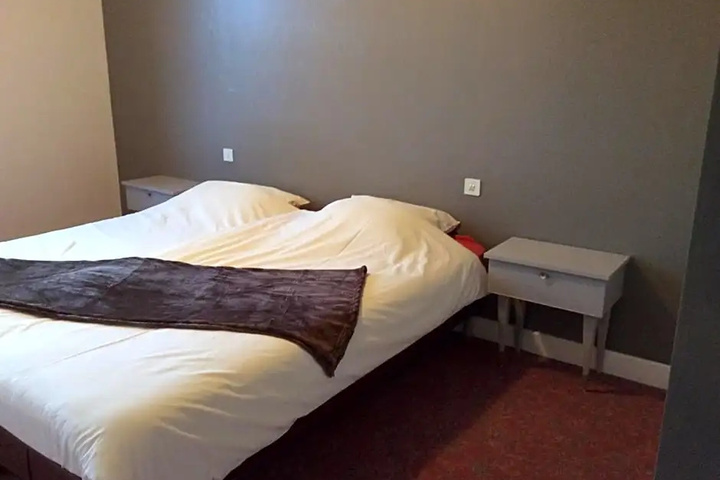 Room 5 of 18