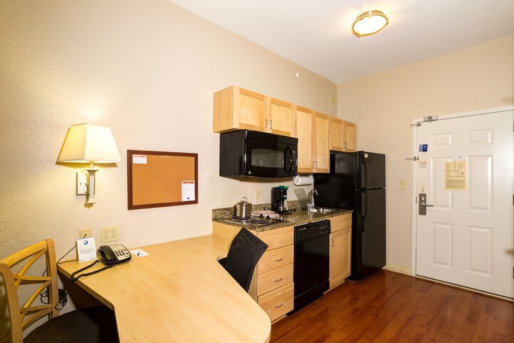 1 Queen Bed Studio Suite (16 of 19)