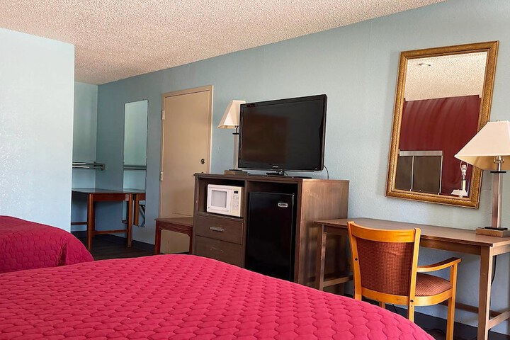 2 Double Beds (13 of 14)