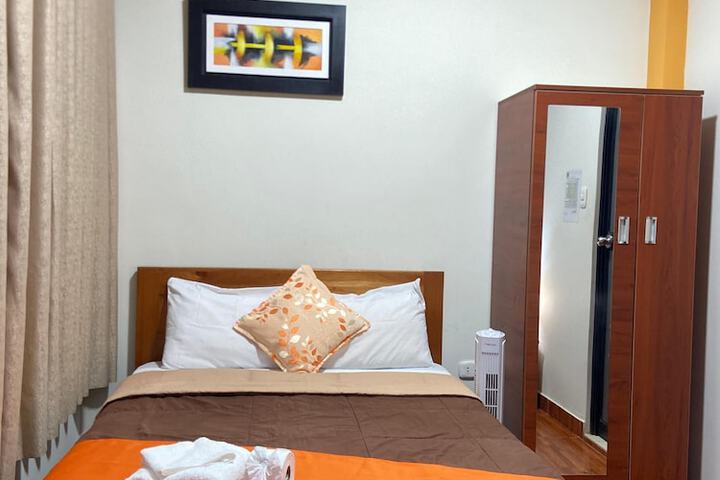 Room 10 of 28