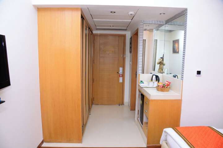Room 16 of 34