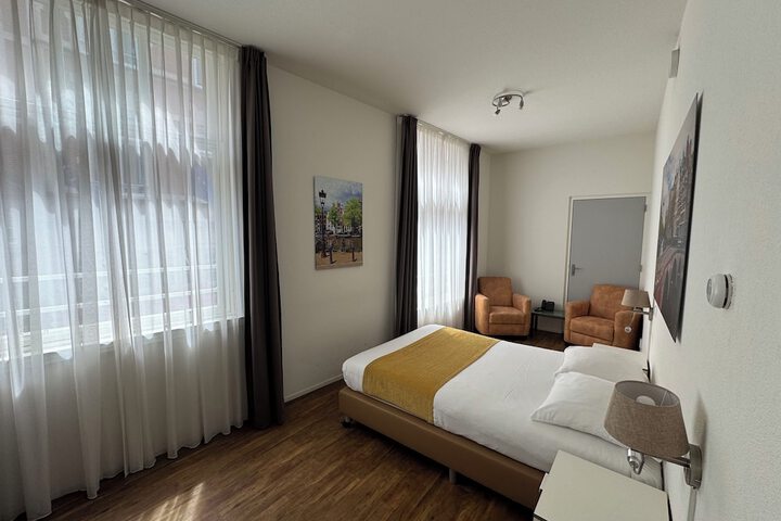 Room 9 of 34