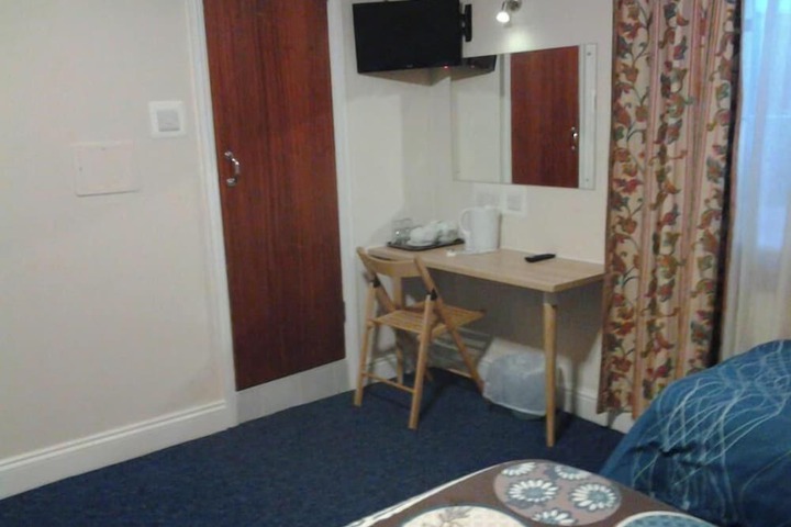 Room 27 of 40