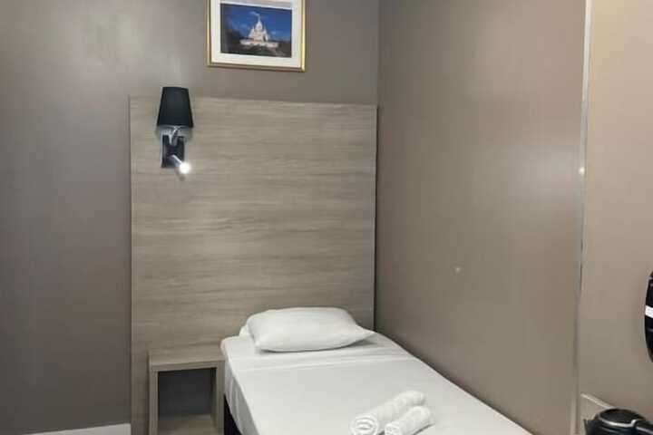 Room 11 of 22