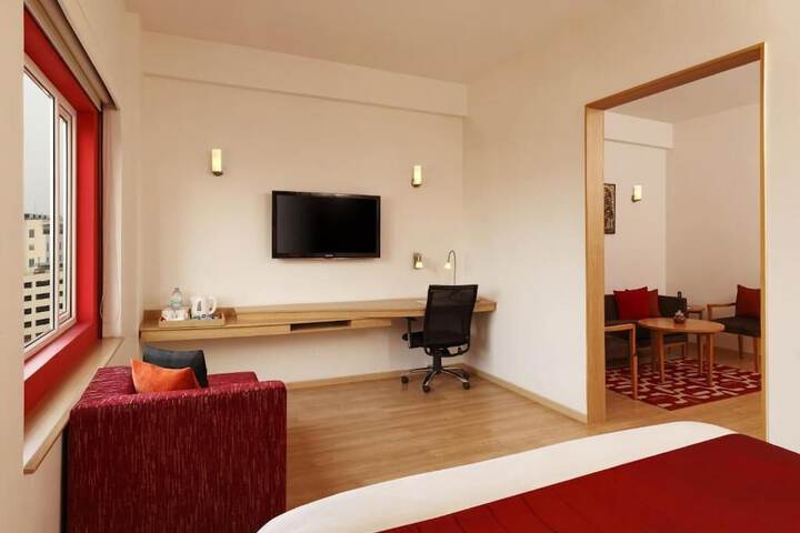 Room 11 of 34