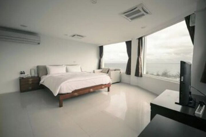 Room 51 of 87