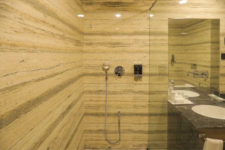 Room 8 of 11