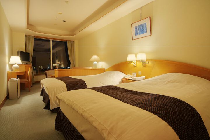 Room 4 of 65