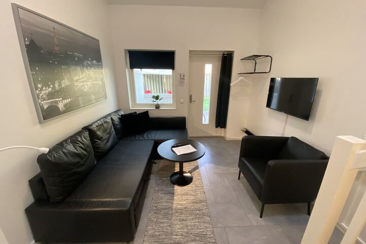 Room 17 of 38
