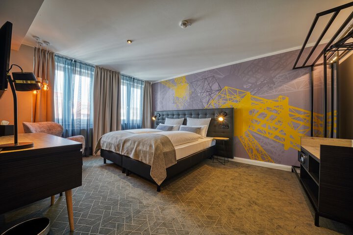 Room 10 of 33