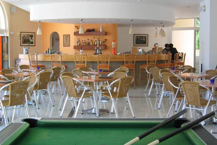 Lounge 18 of 29