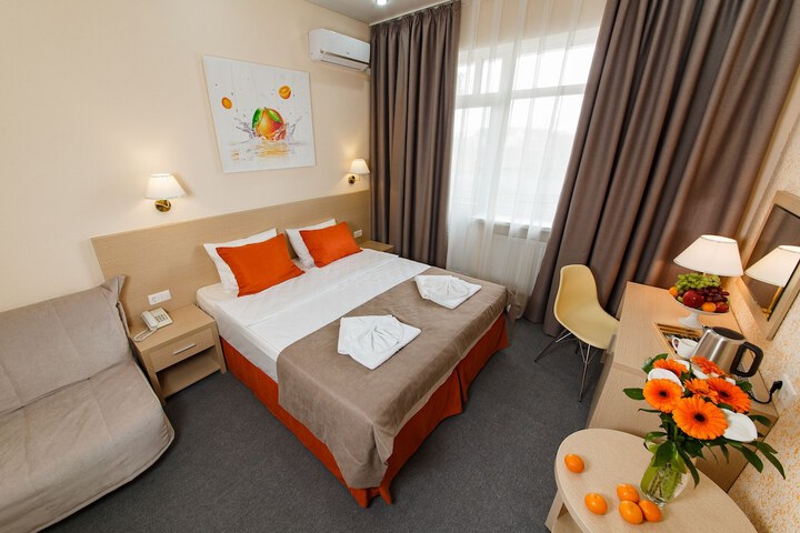 Room 8 of 33
