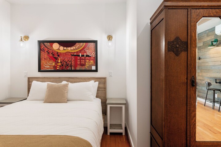 Room 10 of 103