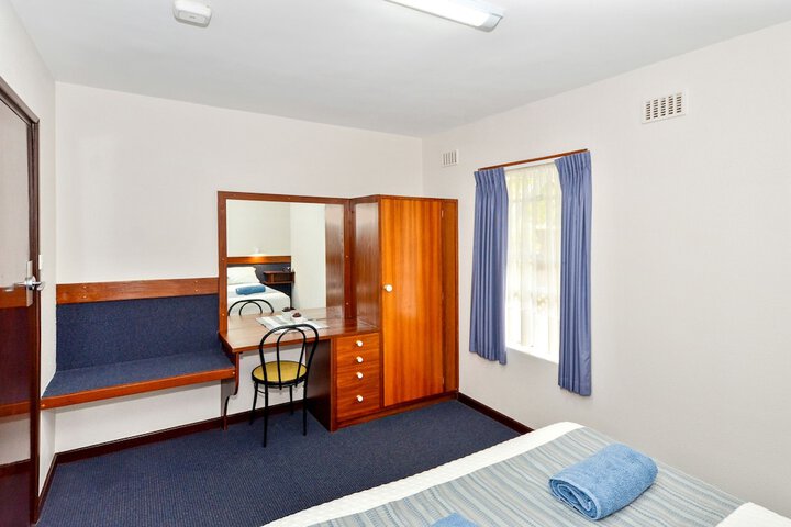 Room 42 of 174
