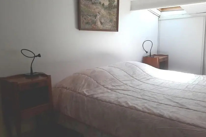 Room 6 of 9