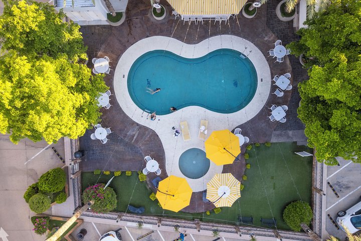 Pool 33 of 77