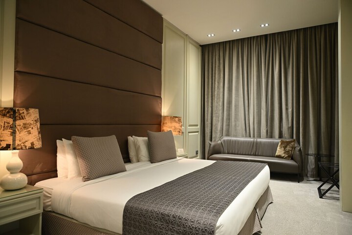 Room 14 of 76